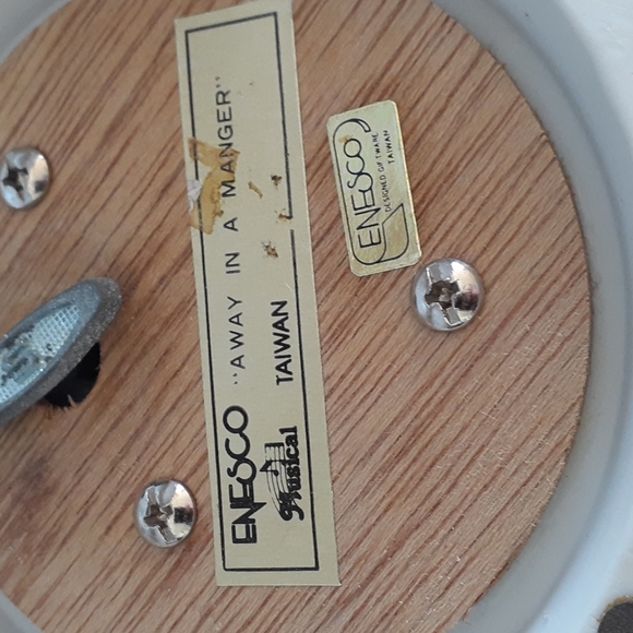 1981 Enesco Musical Child Nativity. - Picture 10 of 10